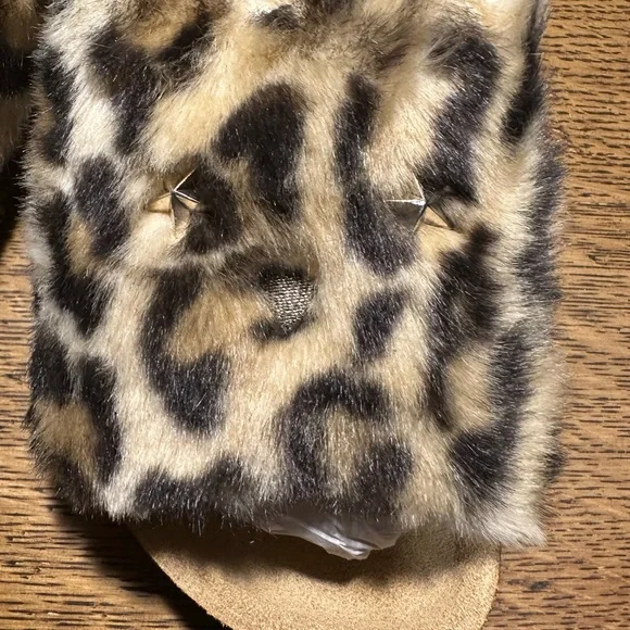 Bonpoint Faux Fur Sandals Girls Size 33 (US Size 2). Leopard pattern. NWT